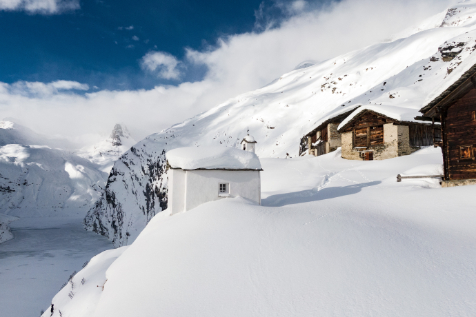 Chapel in Frunt above Vals (Photo: © Marco Hartmann) Chapel in Frunt above Vals (Photo: © Marco Hartmann)