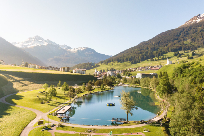 Lai Barnagn (Foto: © Marco Hartmann, Graubünden Ferien) Badesee Lai Barnagn