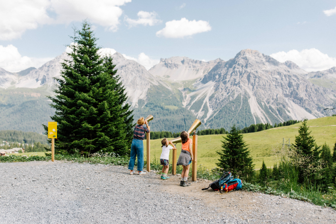 On the Ricola Experience Trail in Arosa (Photo: © Ricola with davidandkathrin) Auf dem Ricola Erlebnisweg in Arosa (Photo: © Ricola with davidandkathrin)