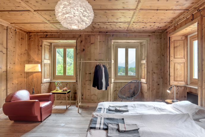 Zimmer im Bed and Breakfast Kulturhaus Pontisella (Foto: © Jürg Zimmermann, Zürich) Zimmer im Bed and Breakfast Kulturhaus Pontisella