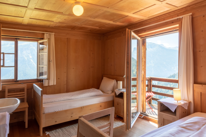 Zimmer im Hotel Capricorns (Foto: © Noah Steiner / Schweizer Heimatschutz) Zimmer im Hotel Capricorns