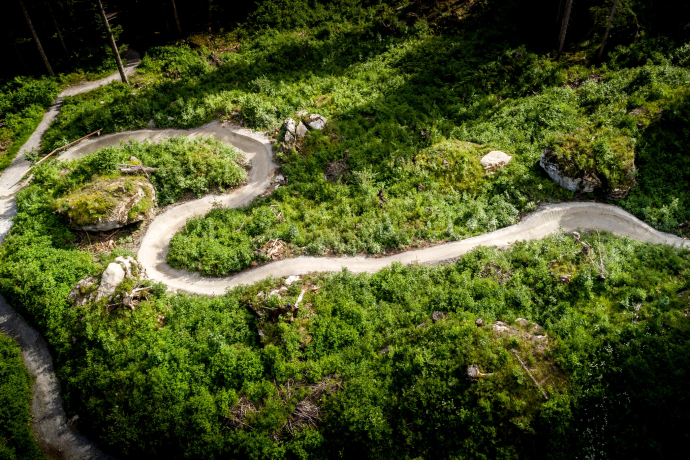 Mountainbiken auf dem Runca Trail in Flims Laax Falera