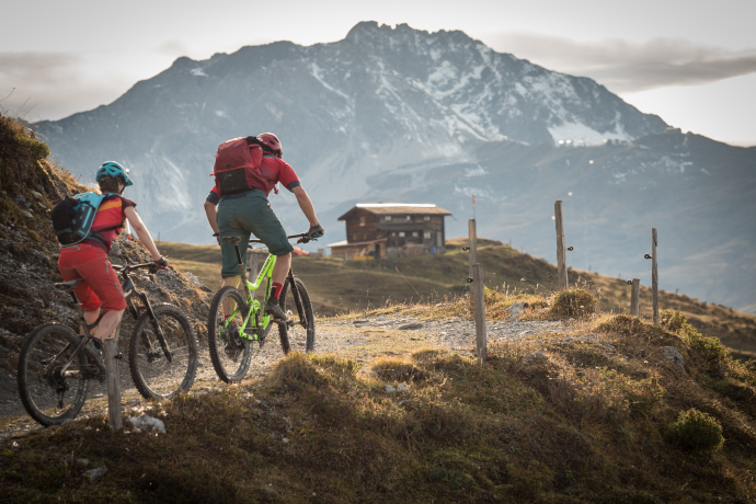 Mountain biking in Arosa (Photo: © Arosa Tourismus) Mountain biking in Arosa (Photo: © Arosa Tourismus)