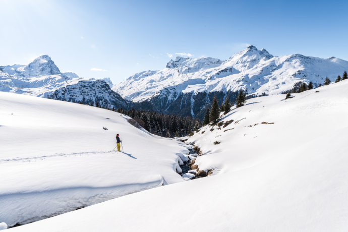 Schneeschuhwanderer auf der Alp Flix