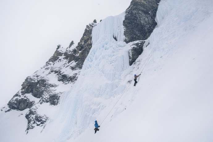 Eisklettern im Davoser Sertigtal (Foto: © bestjobers.com / Maxime Coquard)