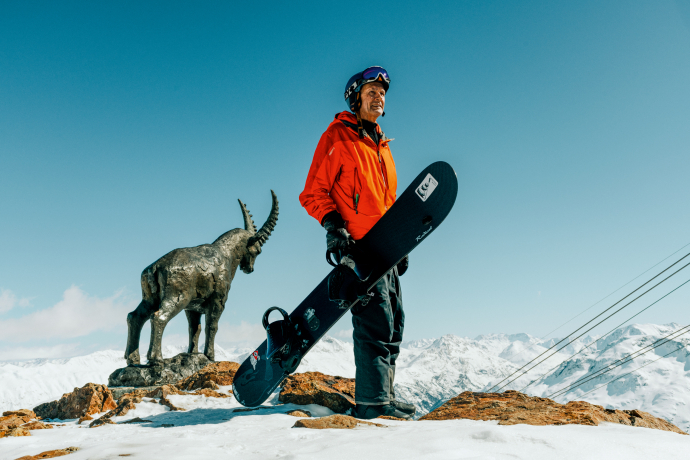 A sight not to missed, even for locals: the 60-year-old bronze ibex, «Guardiaun Grischun», on Piz Nair. (Photo: © Switzerland Tourism / Silvano Zeiter) A sight not to missed, even for locals: the 60-year-old bronze ibex, «Guardiaun Grischun», on Piz Nair. (Photo: © Switzerland Tourism / Silvano Zeiter)