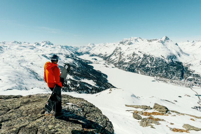 The view of the Engadin lakes before making the Hahnensee descent: simply divine. (Photo: © Switzerland Tourism / Silvano Zeiter) The view of the Engadin lakes before making the Hahnensee descent: simply divine. (Photo: © Switzerland Tourism / Silvano Zeiter)