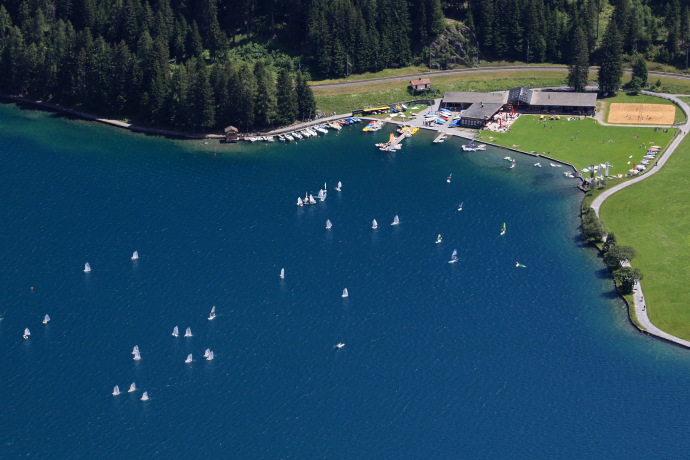 Strandbad am Davosersee (Foto: © Destination Davos Klosters / Marcel Giger)