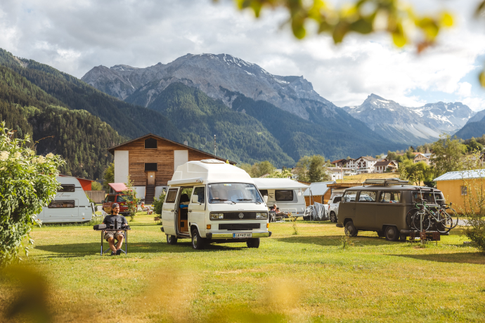 Camperbus auf dem Camping Muglin (Foto: © Roman Huber) Camperbus auf dem Camping Muglin (Foto: © Roman Huber)