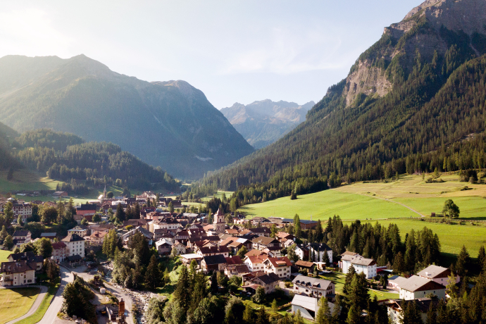 View of the mountain village of Bergün (Photo: © Graubünden Ferien / Marco Hartmann) View of the mountain village of Bergün (Photo: © Graubünden Ferien / Marco Hartmann)