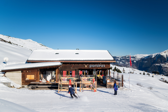 Bergrestaurant Parsiras (Foto: © Graubünden Ferien / Marco Hartmann) Bergrestaurant Parsiras (Foto: © Graubünden Ferien / Marco Hartmann)