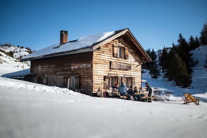 Feldis ski hut (Photo: © Graubünden Ferien / Marco Hartmann) Feldis ski hut (Photo: © Graubünden Ferien / Marco Hartmann)