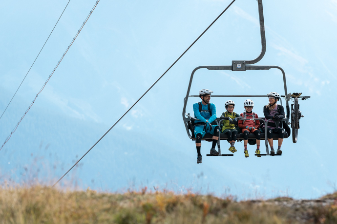Flow Trail auf Caischavedra, Familie (Foto: © GRF, Filip Zuan) Catrina Flow Trail Disentis