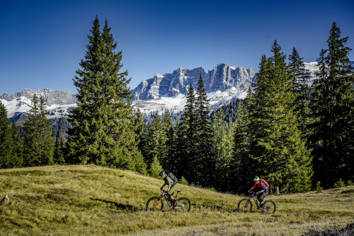 Mountain bike hut tour (Photo: © Alex Buschor) Mountain bike hut tour (Photo: © Alex Buschor)