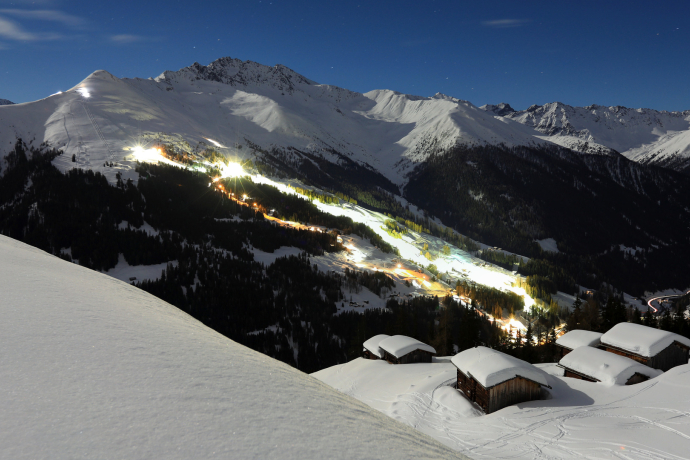 Nachtskifahren in Davos (Foto: © Destination Davos Klosters / Marcel Giger)