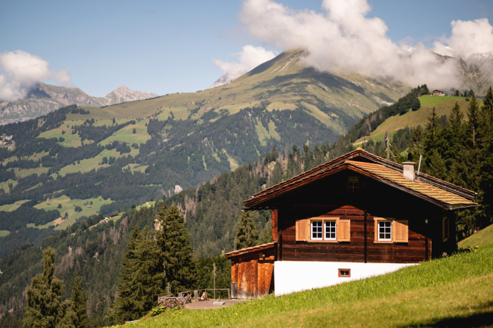 Maiensäss Plausi im Prättigau (Foto: © Marco Hartmann, Graubünden Ferien) Maiensäss Plausi im Prättigau