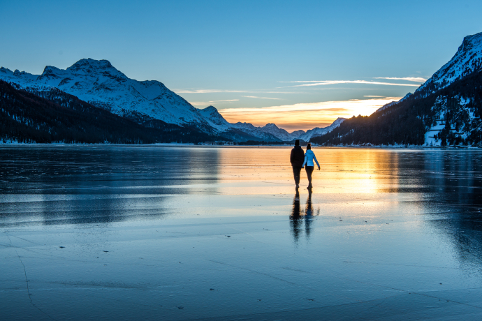 Winter hiking on black ice on Lake Silvaplana (Photo: © Engadin St. Moritz Tourism / Romano Salis) Winter hiking on black ice on Lake Silvaplana (Photo: © Engadin St. Moritz Tourism / Romano Salis)
