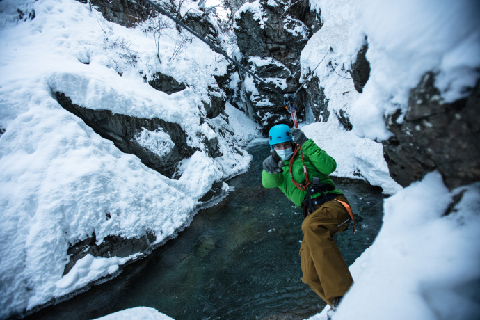 Flug mit der Zipline durch die vereiste Schlucht Ova da Bernina