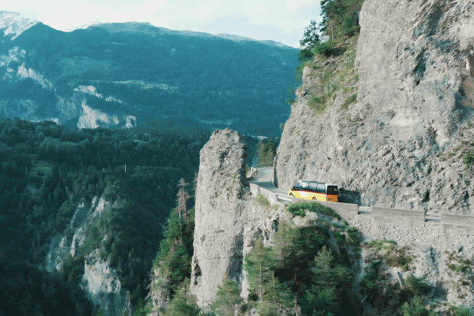 Postauto durch die Rheinschlucht