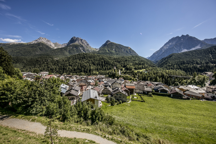 Scuol im Sommer (Foto: © Andrea Badrutt) Scuol im Sommer