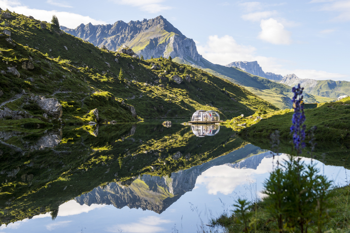 Bergsee-Bungalow am Partnunsee im Prättigau (Foto: © Marco Hartmann) Bergsee-Bungalow am Partnunsee im Prättigau