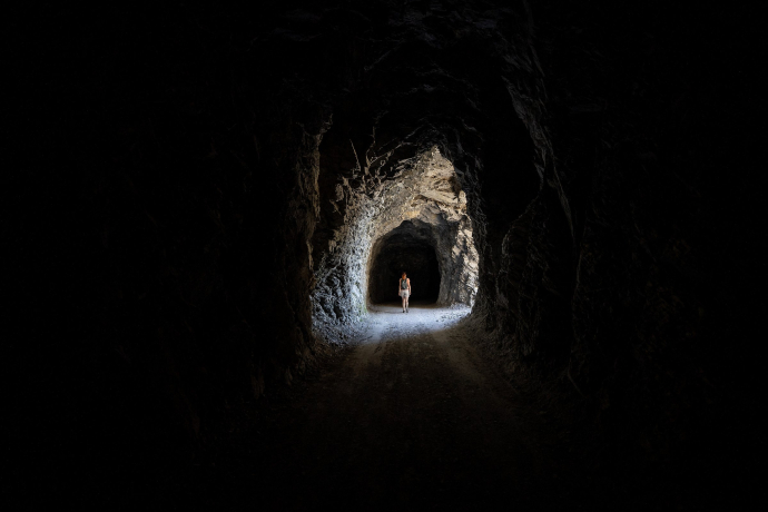 Steintunnel beim Kunkelspass (Foto: © Marco Hartmann, Graubünden Ferien) Steintunnel beim Kunkelspass