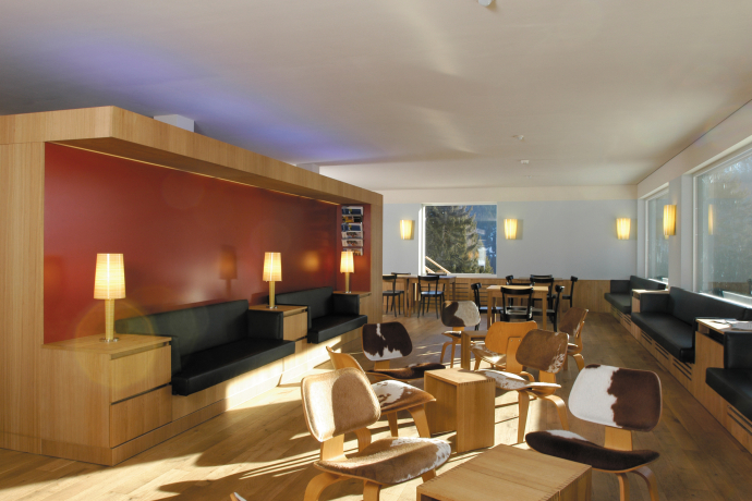 Jugendherberge Valbella-Lenzerheide (Foto: © Michel van Grondel) Lobby in der Jugendherberge Valbella-Lenzerheide