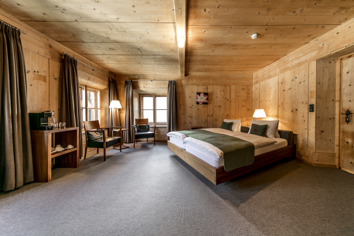 Engadiner-Zimmer im Boutique Hotel GuardaVal in Scuol (Foto: © Andrea Badrutt) Engadiner-Zimmer im Boutique Hotel GuardaVal in Scuol