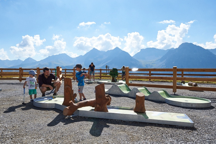 Bären-Minigolf Bären-Minigolf im Arosa Bärenland