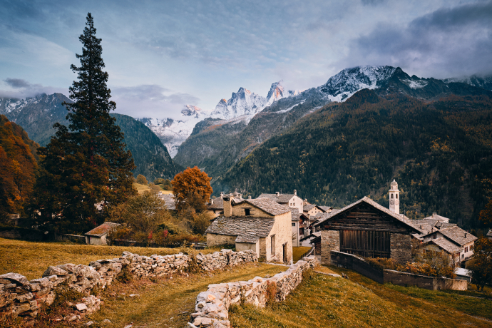 Bergdorf Soglio im Herbst (Foto: © Gerry Pacher) Bergdorf Soglio im Herbst