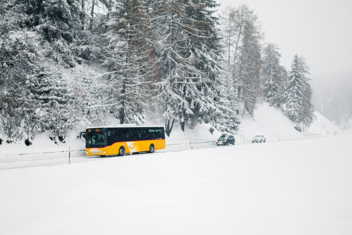 PostAuto (Foto: © Marco Hartmann, Graubünden Ferien) PostAuto