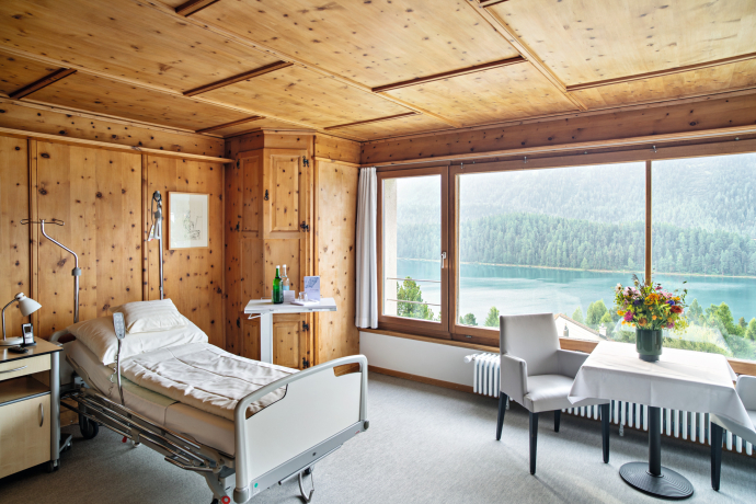 Zimmer der Klinik Gut St. Moritz
