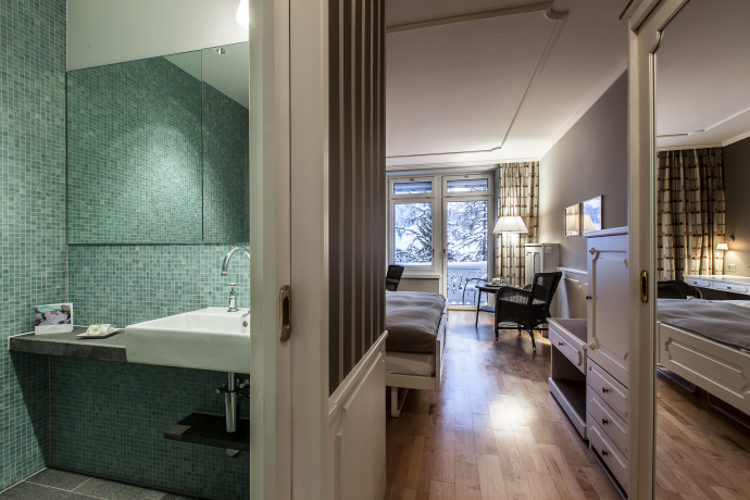 Doppelzimmer im Romantik Hotel Schweizerhof Flims (Foto: © Schweizerhof Flims / Andrea Badrutt) Doppelzimmer im Romantik Hotel Schweizerhof Flims