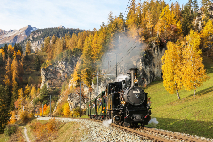 Dampfzug Heidi im Albulatal (Foto: © Rhätische Bahn) Dampfzug Heidi unterwegs im Albulatal