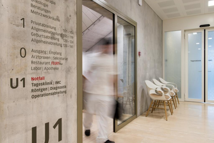 Ein Arzt im Spital Schiers