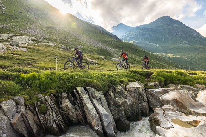 Mountainbiker in Disentis Sedrun auf dem Oberalp