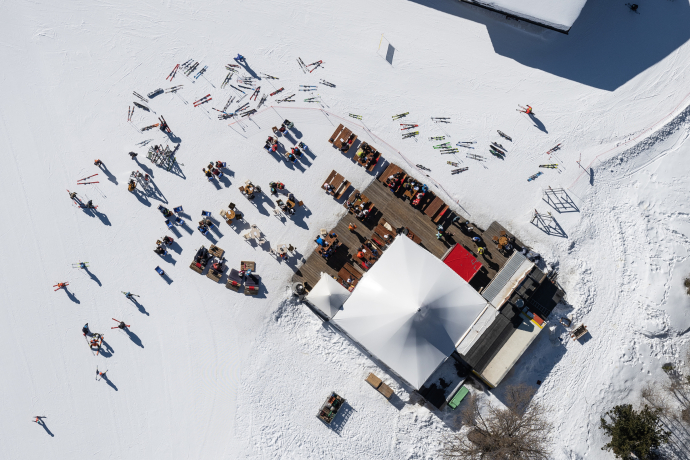 Hier geht’s am Corvatsch ins Après-Ski: die Hossa Bar. (Foto: © Corvatsch AG / Romano Salis) Hossa Bar am Corvatsch