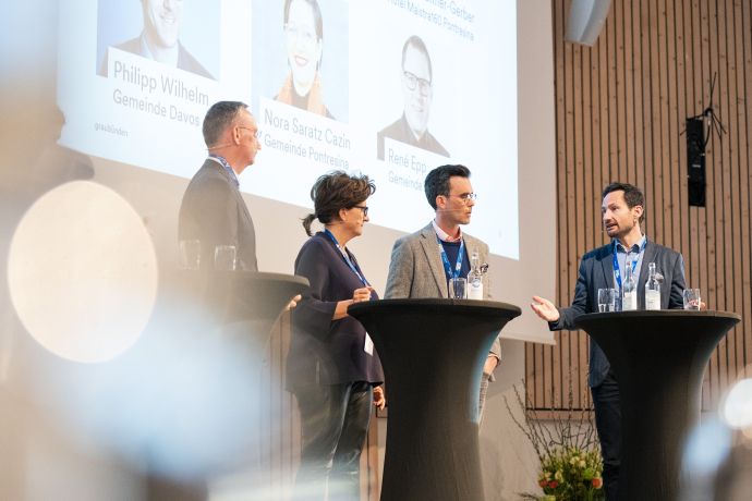 Andri Franziscus, Bettina Plattner-Gerber, Haempa Maissen und Marc Tischhauser am graubünden Tourismustag 2023 in Davos