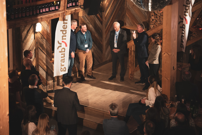 Reto Branschi, Marc Gianola, Tarzisius Caviezel, Andri Franziscus und Maria Victoria Haas an der Inspiration Night 2023 im Chalet Bello