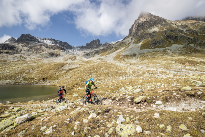 Biker*innen auf Trails (Foto: © Ride and Smile) Biker*innen auf Trails
