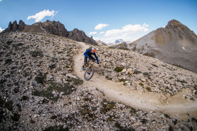 Mountainbiker auf dem Trail im Engadin