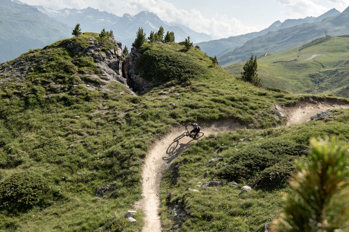 Mountainbiker im Engadin (Foto: © Fabian Gattlen) Mountainbiker im Engadin