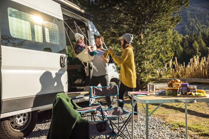 Familie mit dem Van
