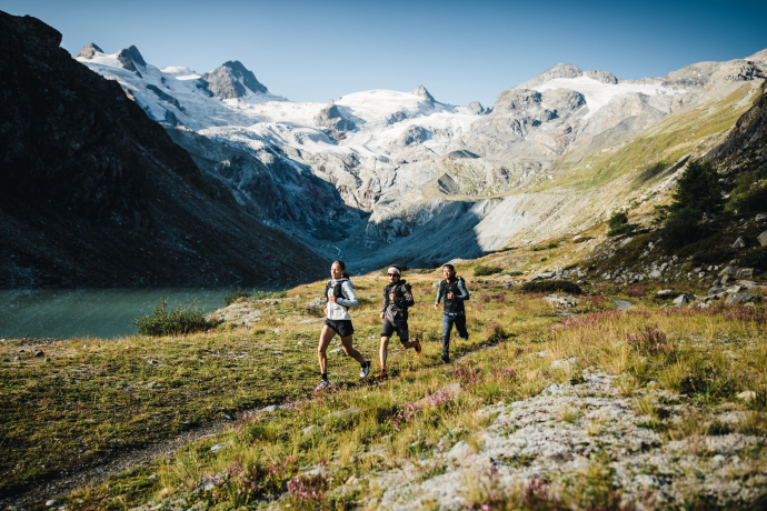 Ein Highlight auf dem Bernina-Trail: der Lej da Vadret in der Val Rosegg (Foto: © Schweiz Tourismus / Ivo Scholz) Lej da Vadret in der Val Rosegg