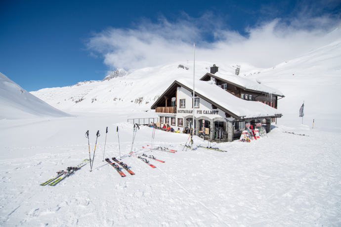 Gasthaus Piz Calmot am Oberalppass (Foto: © Valentin Luthiger) Gasthaus Piz Calmot am Oberalppass