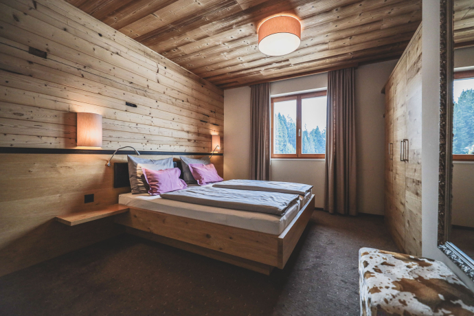 Priva Alpine Lodge Lenzerheide ( Foto: © Priva Alpine Lodge) Schlafzimmer in der Priva Alpine Lodge Lenzerheide