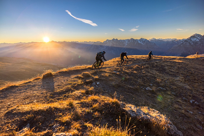 Biker beim Sonnenaufgang Biker beim Sonnenaufgang