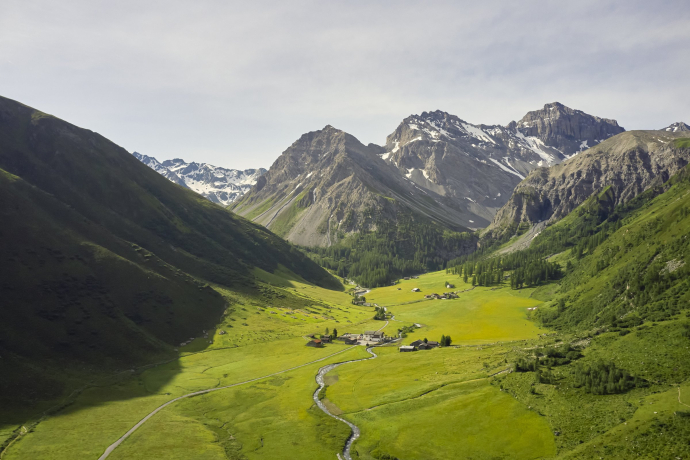 Luftbildaufnahme von Sertig Dörfli