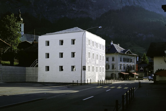 Das Gelbe Haus Flims (Fotoquelle: Flims Laax Falera Management AG) Das Gelbe Haus Flims