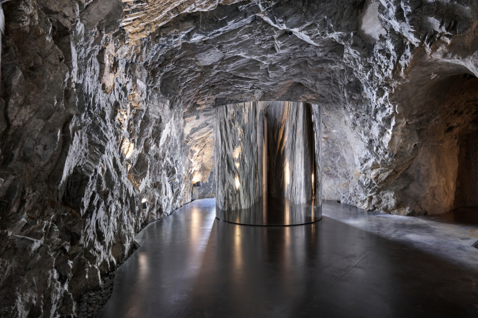 Narcissussusch von Mirosław Bałka im Muzeum Susch (Foto: © Graubünden Ferien / Stefan Schlumpf) Narcissussusch von Mirosław Bałka im Muzeum Susch